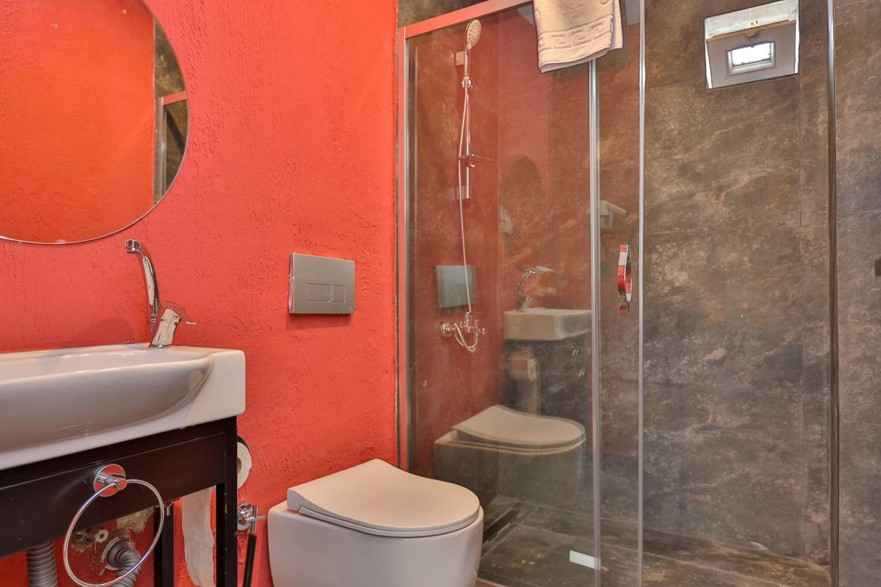 Wolf Of The City Otel - Image 72