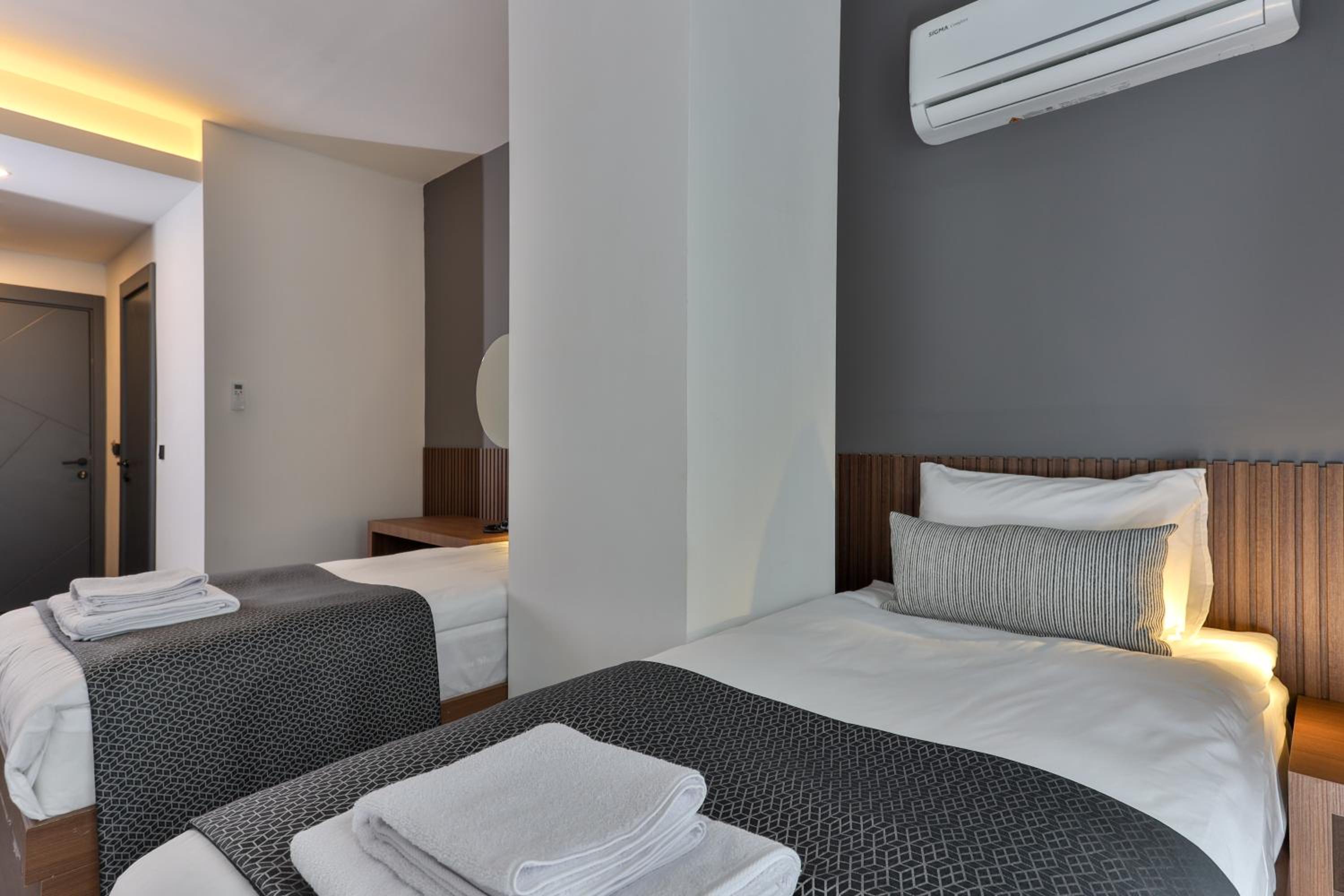 Wolf Of The City Otel - Image 66