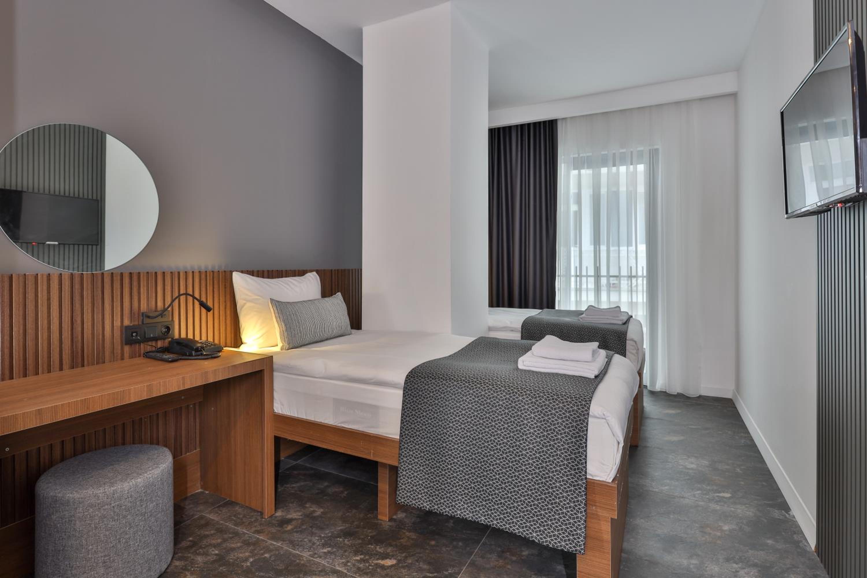 Wolf Of The City Otel - Image 62