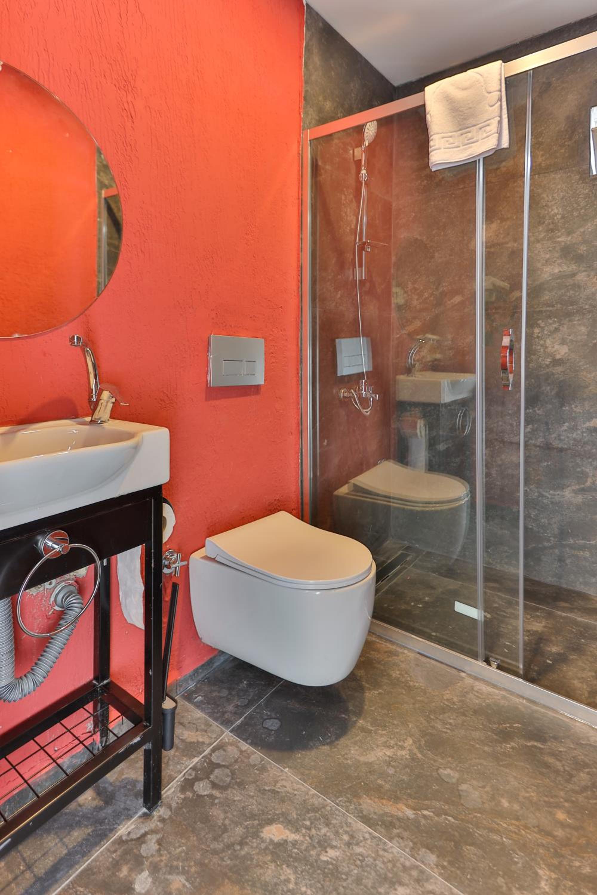 Wolf Of The City Otel - Image 35