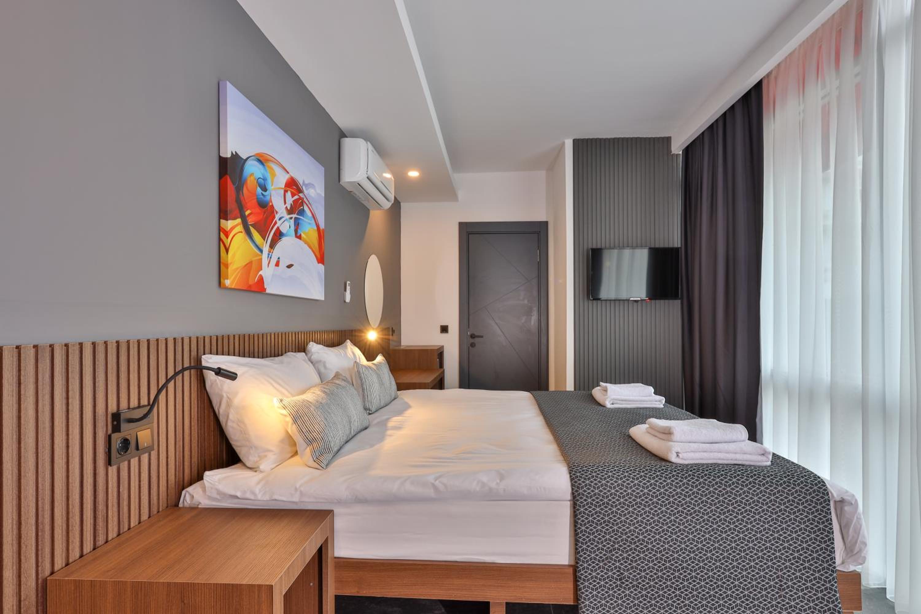 Wolf Of The City Otel - Image 32