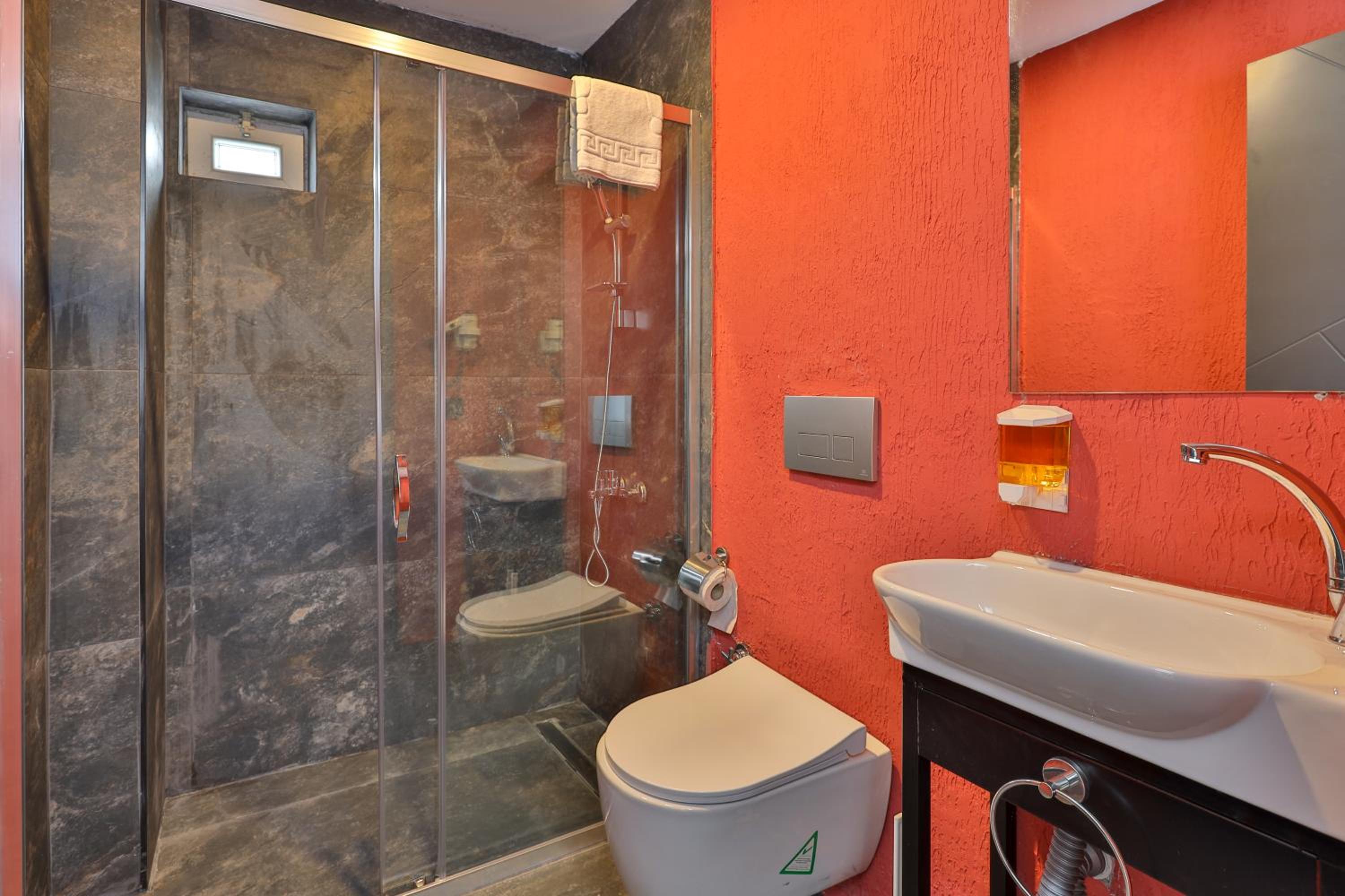 Wolf Of The City Otel - Image 76