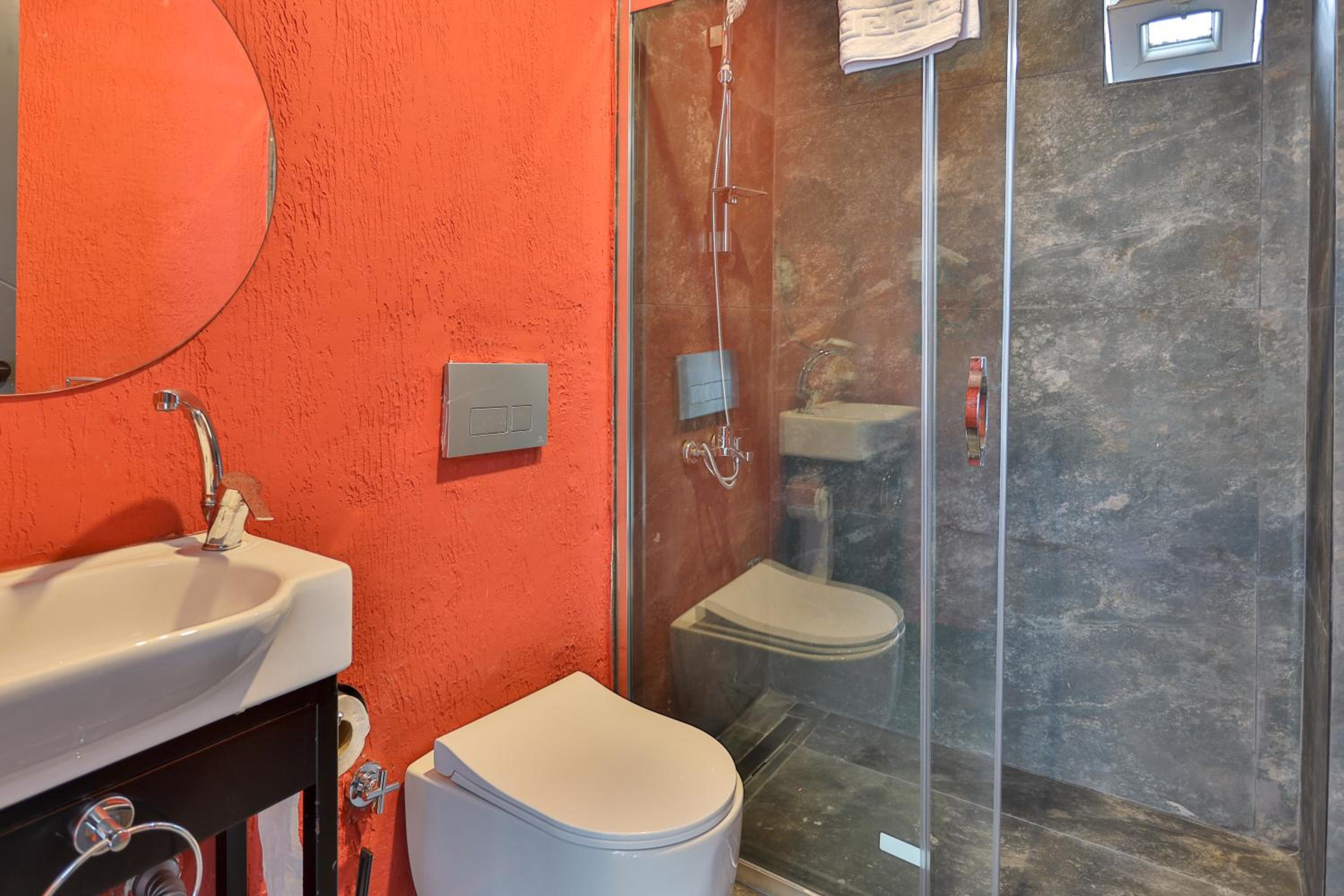 Wolf Of The City Otel - Image 45