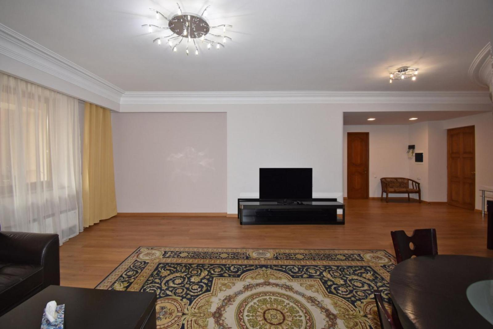 Northern Avenue, 2 bedrooms Luxury & Grand apartment with large balcony HH615