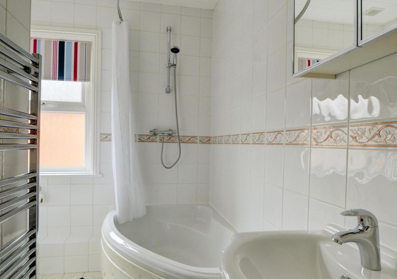 3 Bed in Swanage oc-wy374
