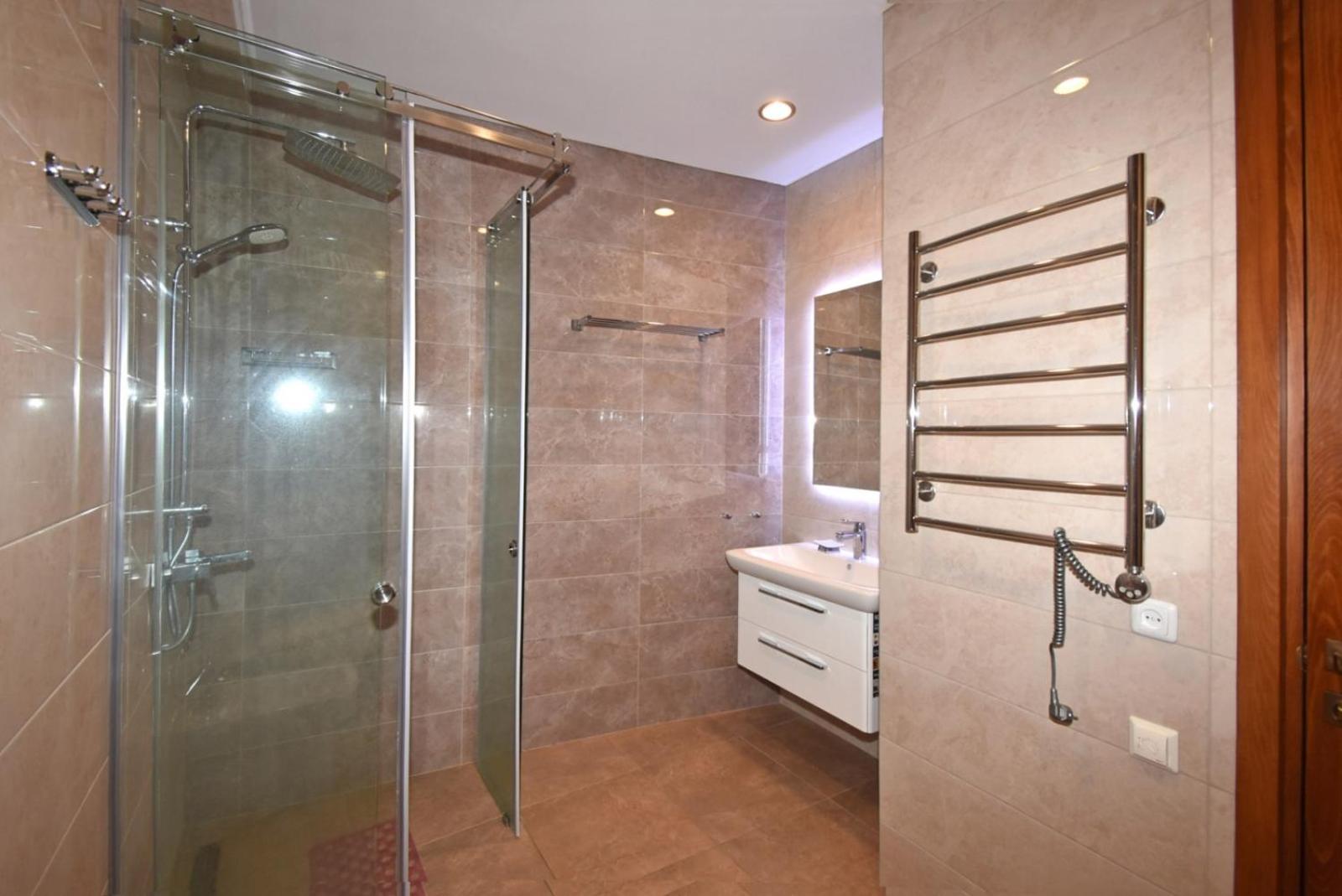 Northern Avenue, 2 bedrooms Luxury & Grand apartment with large balcony HH615