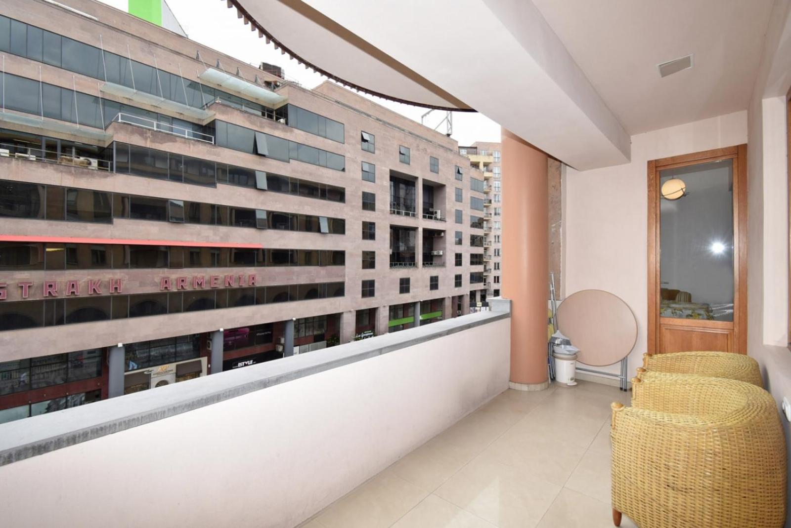 Northern Avenue, 2 bedrooms Luxury & Grand apartment with large balcony HH615