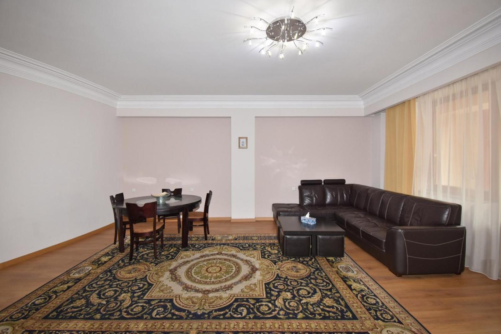 Northern Avenue, 2 bedrooms Luxury & Grand apartment with large balcony HH615