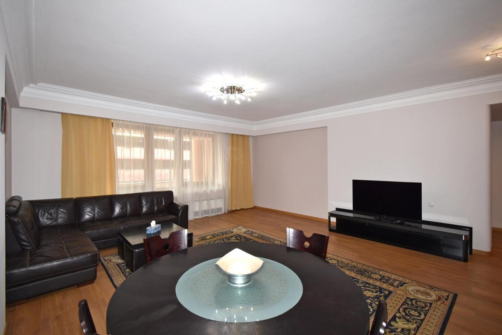 Northern Avenue, 2 bedrooms Luxury & Grand apartment with large balcony HH615