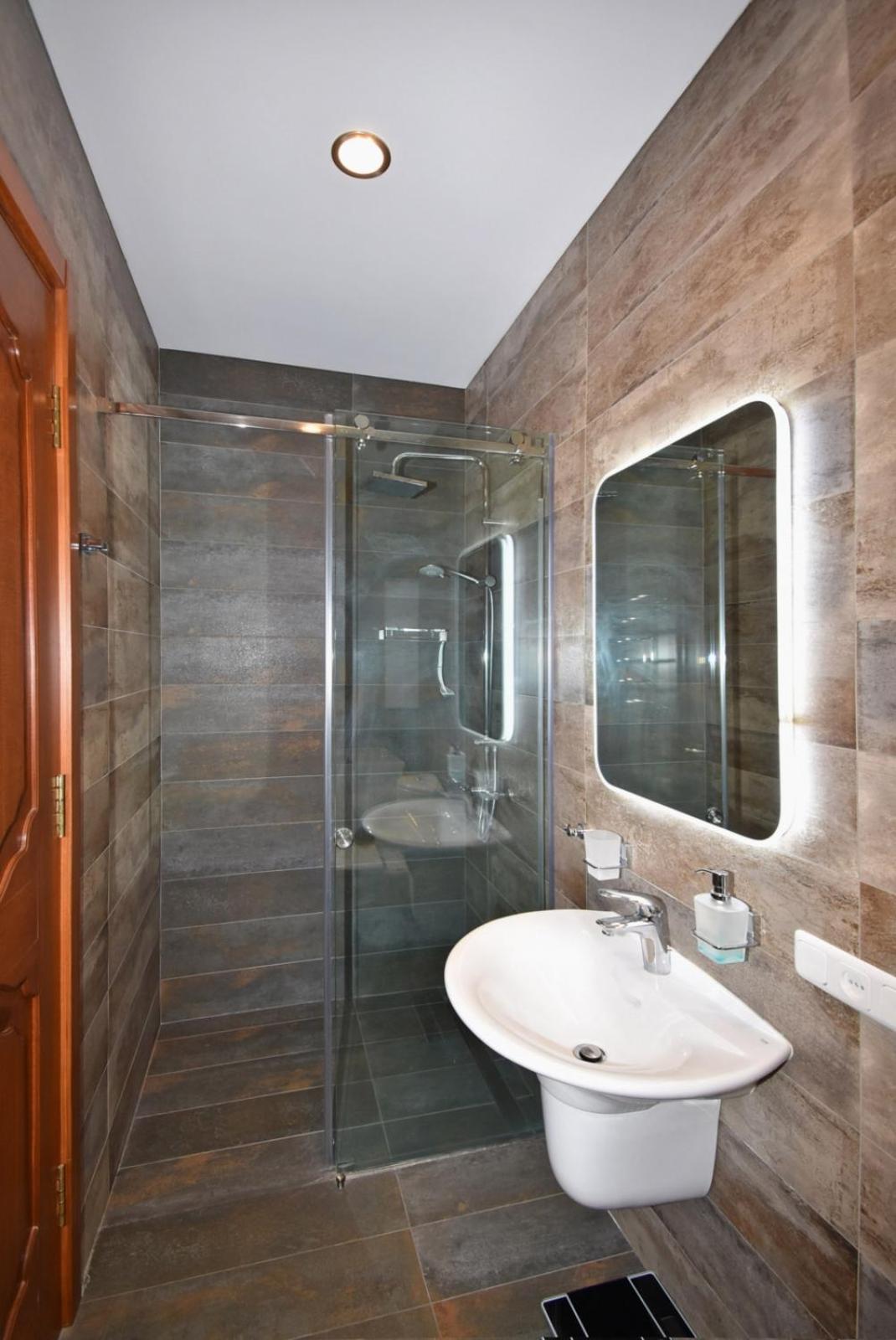 Northern Avenue, 2 bedrooms Luxury & Grand apartment with large balcony HH615