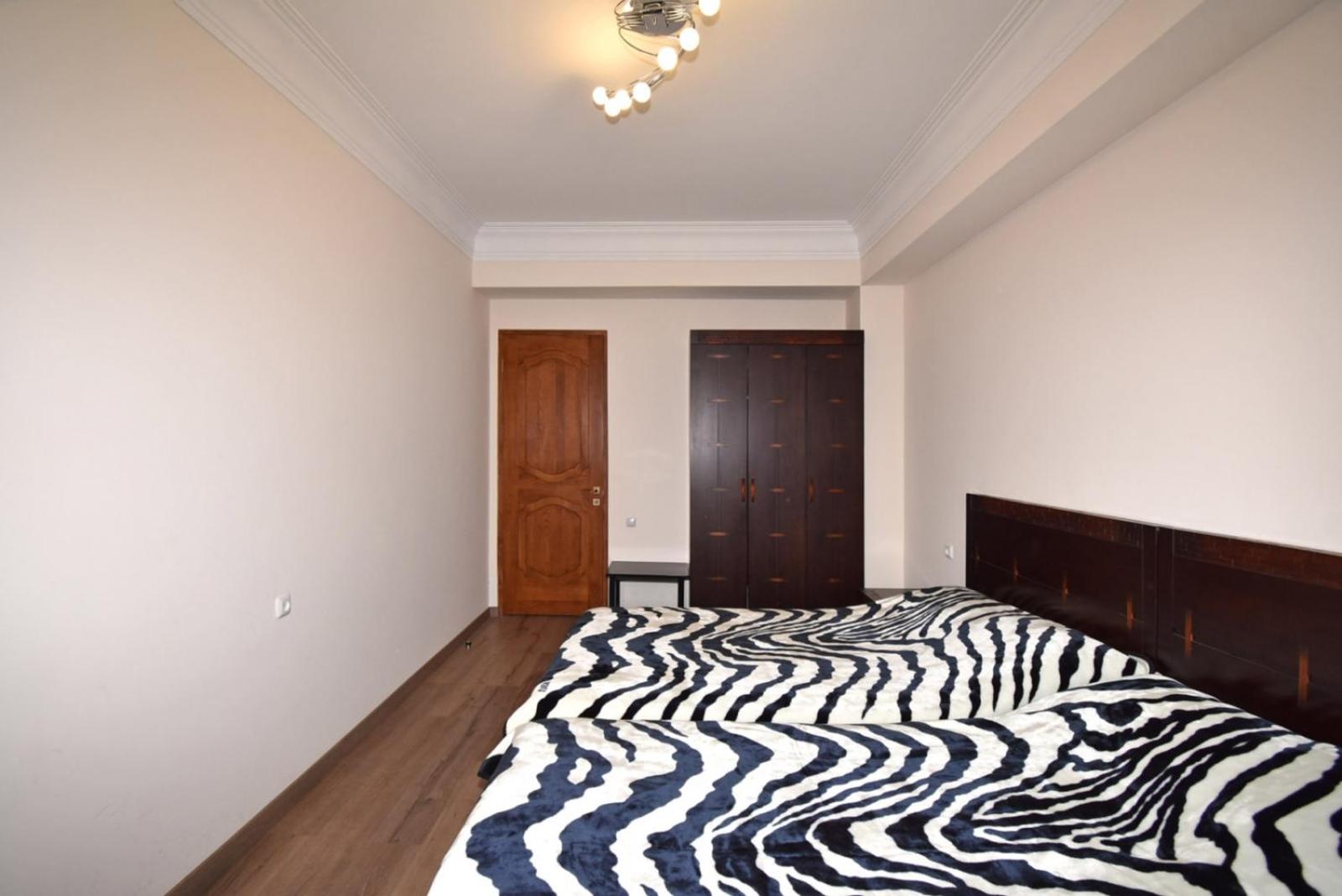 Northern Avenue, 2 bedrooms Luxury & Grand apartment with large balcony HH615