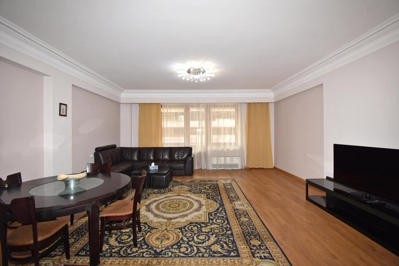 Northern Avenue, 2 bedrooms Luxury & Grand apartment with large balcony HH615