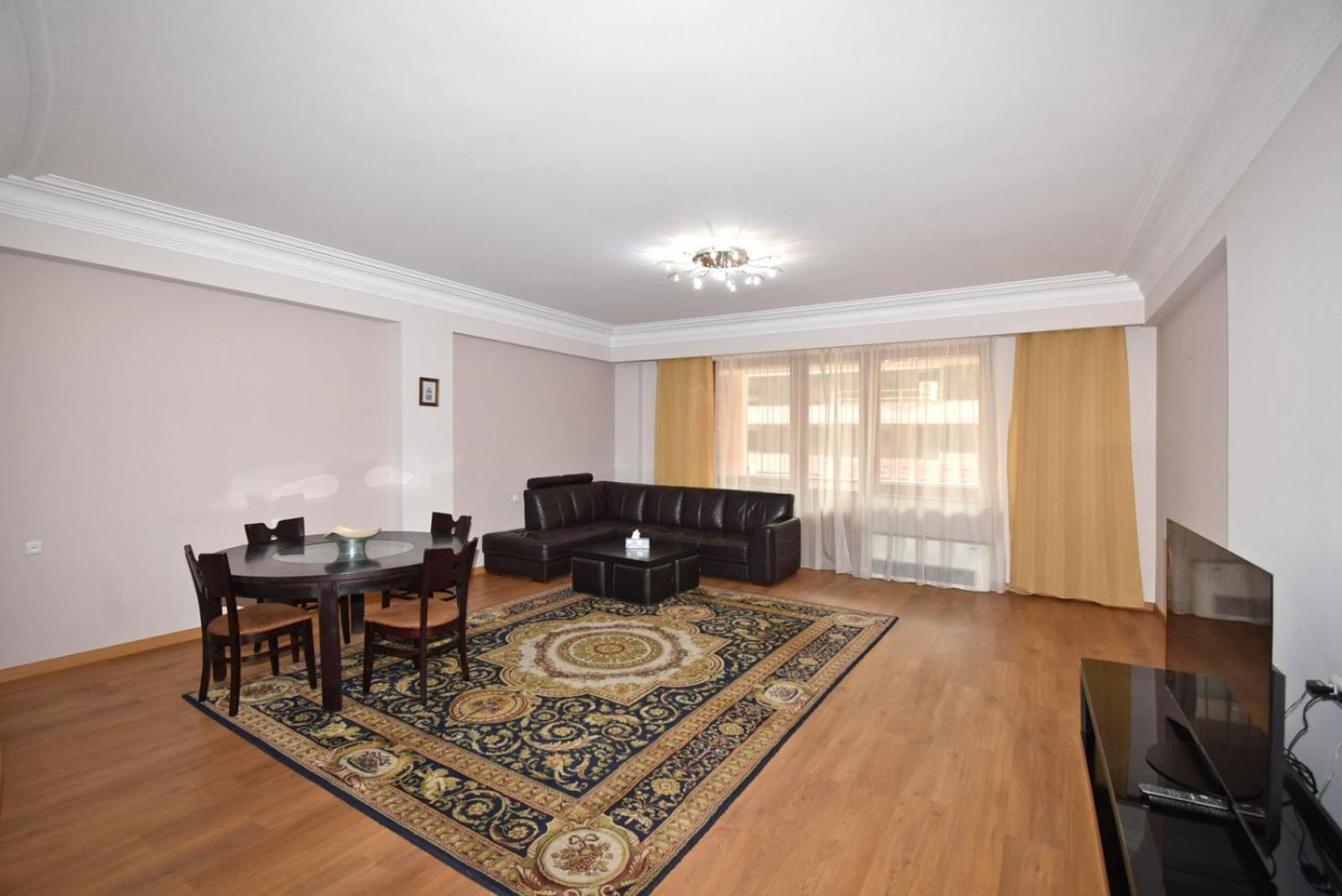 Northern Avenue, 2 bedrooms Luxury & Grand apartment with large balcony HH615