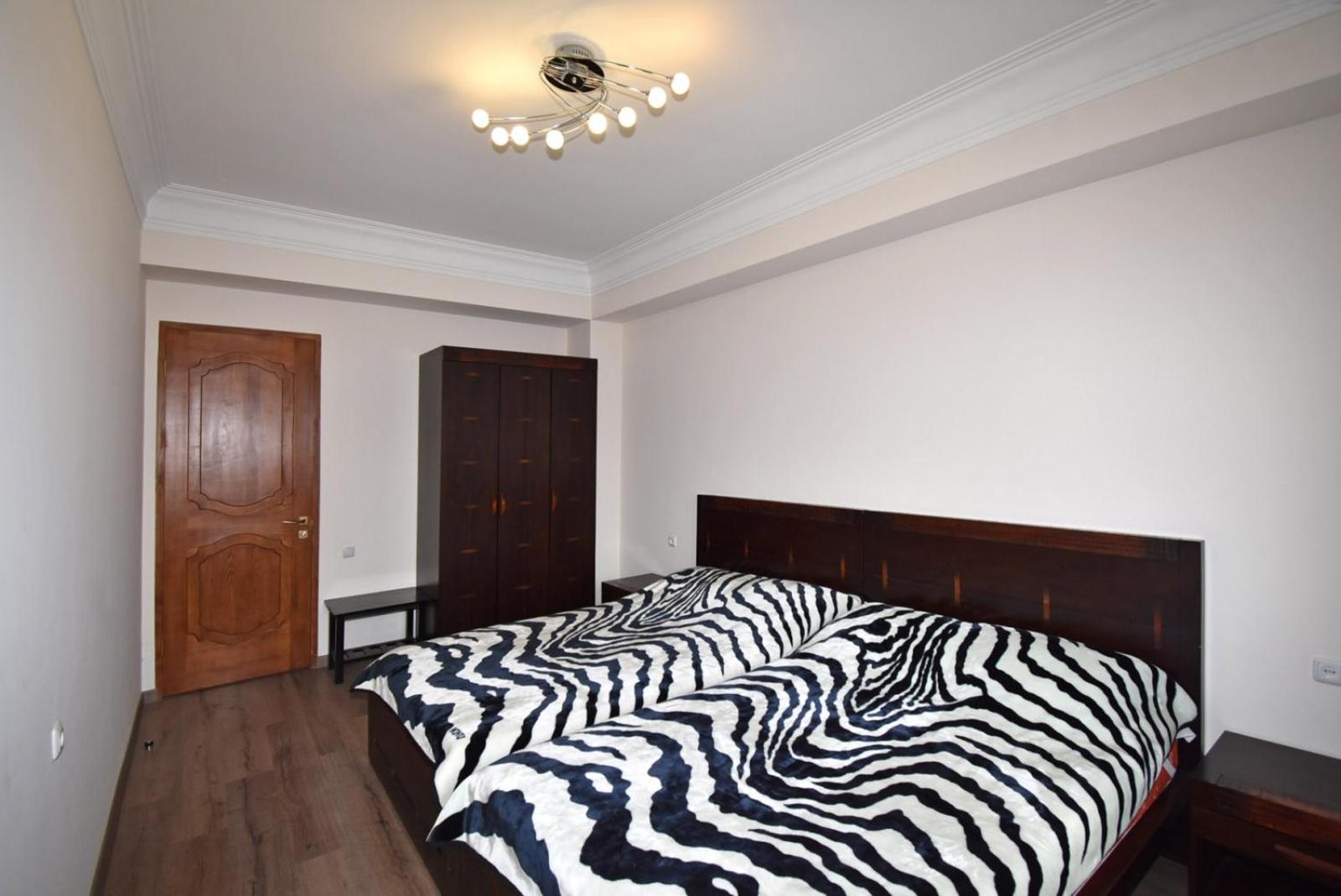 Northern Avenue, 2 bedrooms Luxury & Grand apartment with large balcony HH615