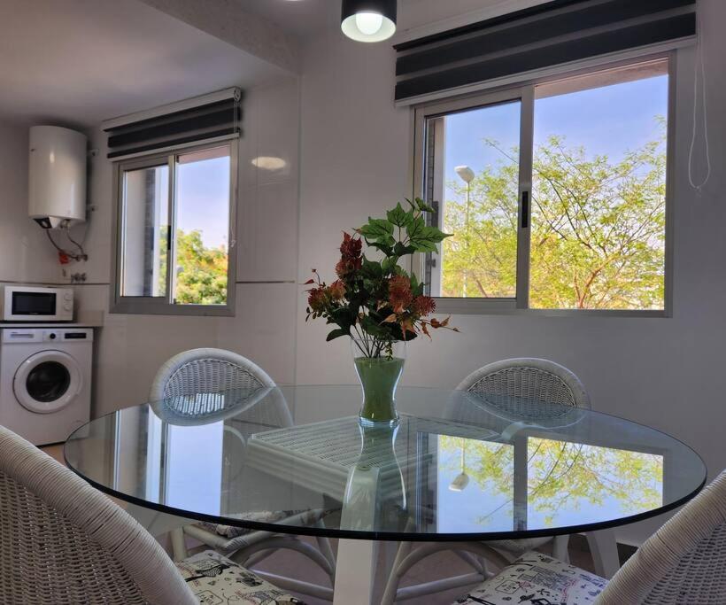 Apartamento en Les Alqueries con aire acondicionado