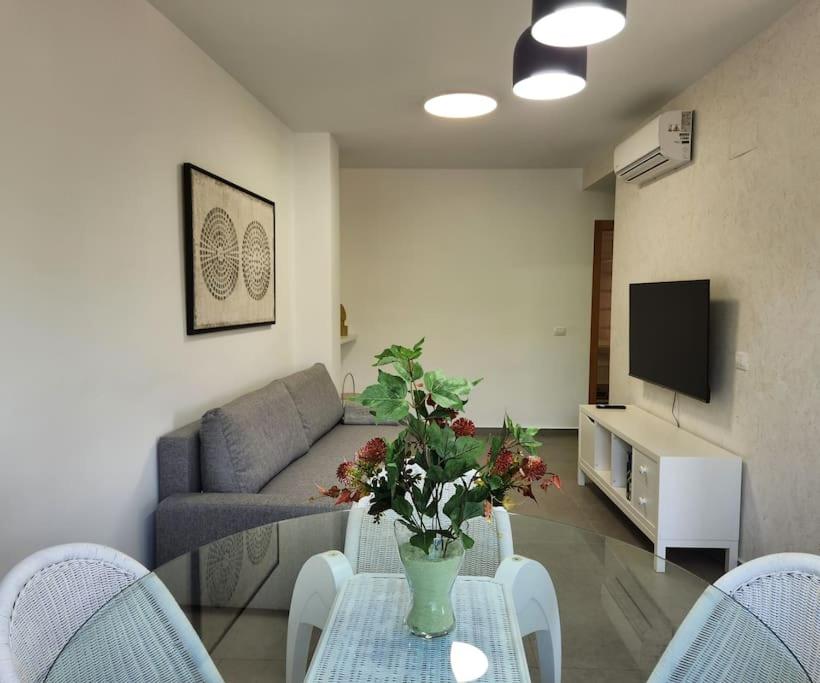 Apartamento en Les Alqueries con aire acondicionado