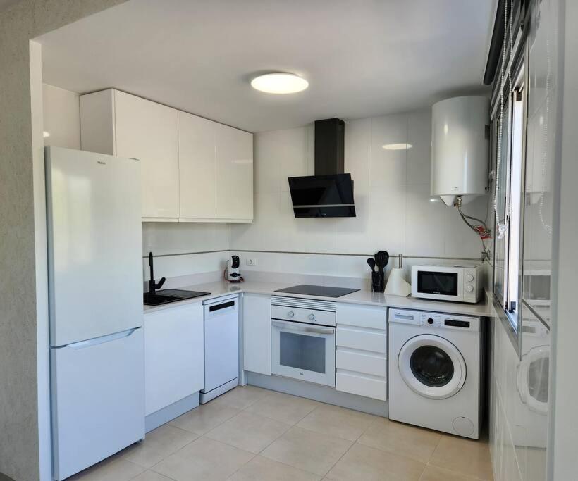 Apartamento en Les Alqueries con aire acondicionado