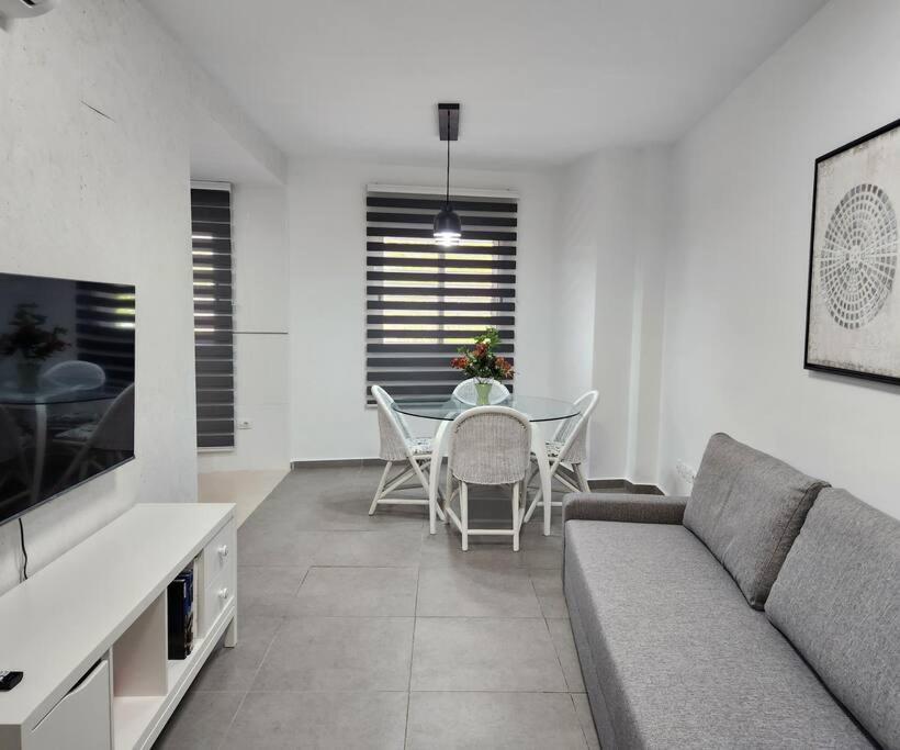 Apartamento en Les Alqueries con aire acondicionado