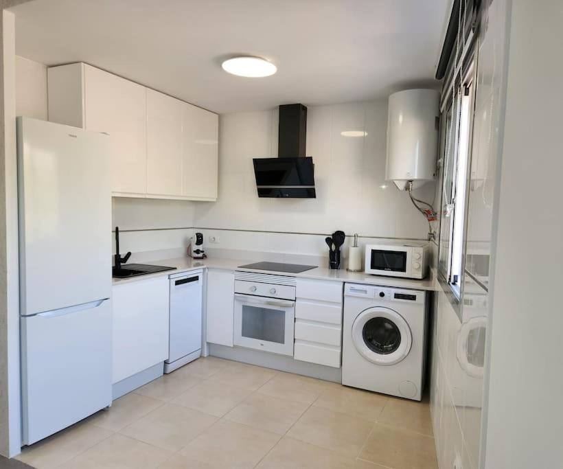 Apartamento en Les Alqueries con aire acondicionado