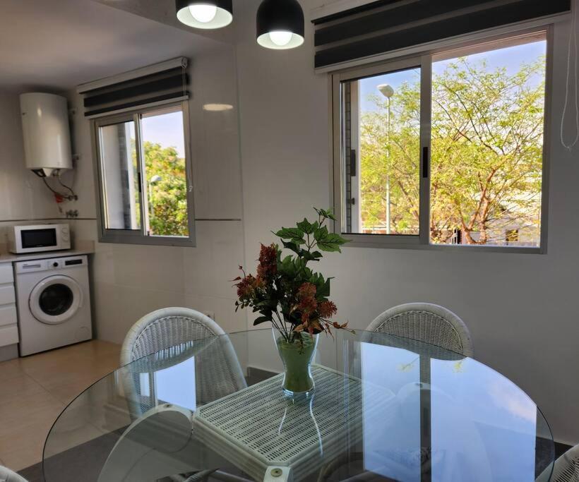 Apartamento en Les Alqueries con aire acondicionado