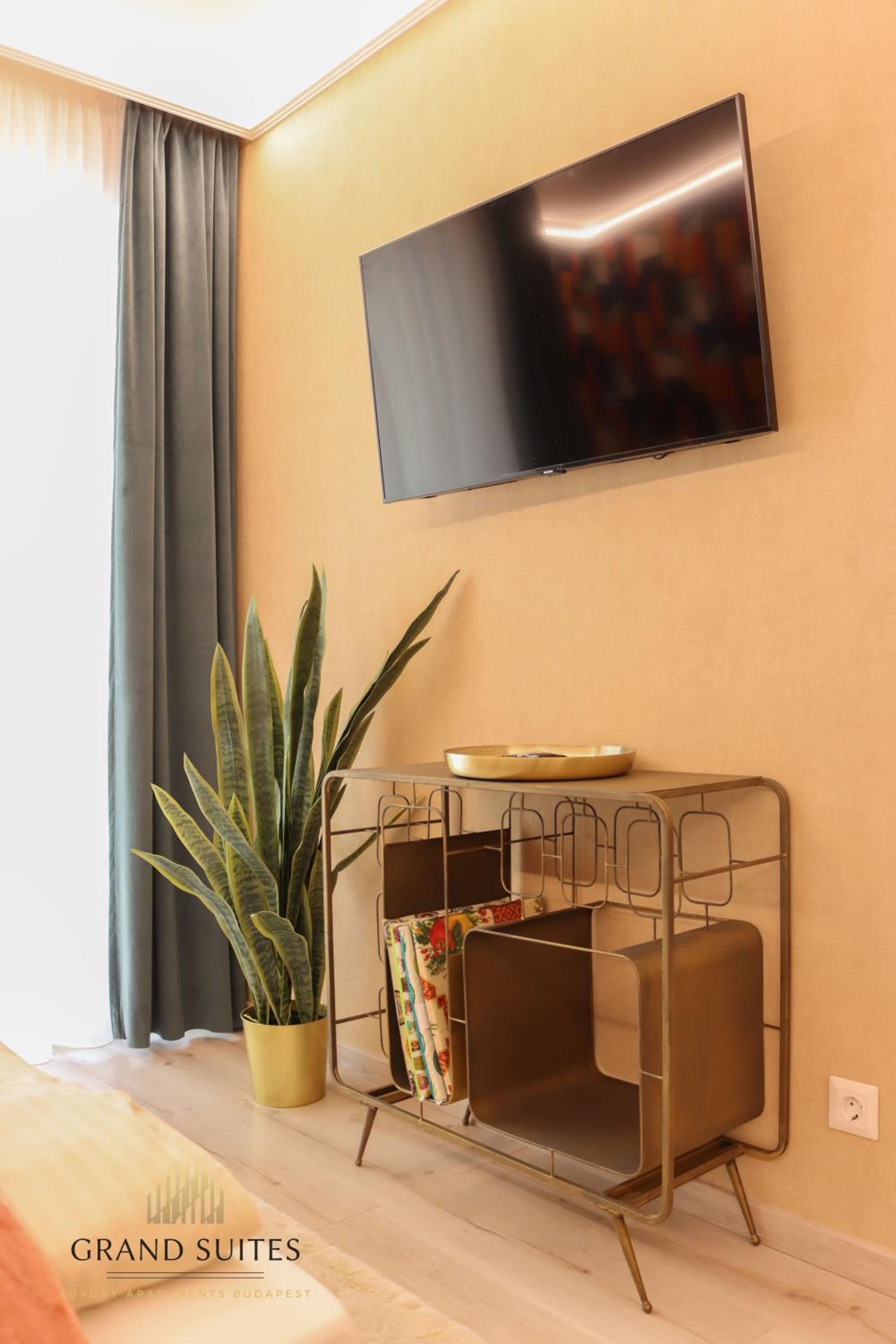 Grand Suites Central