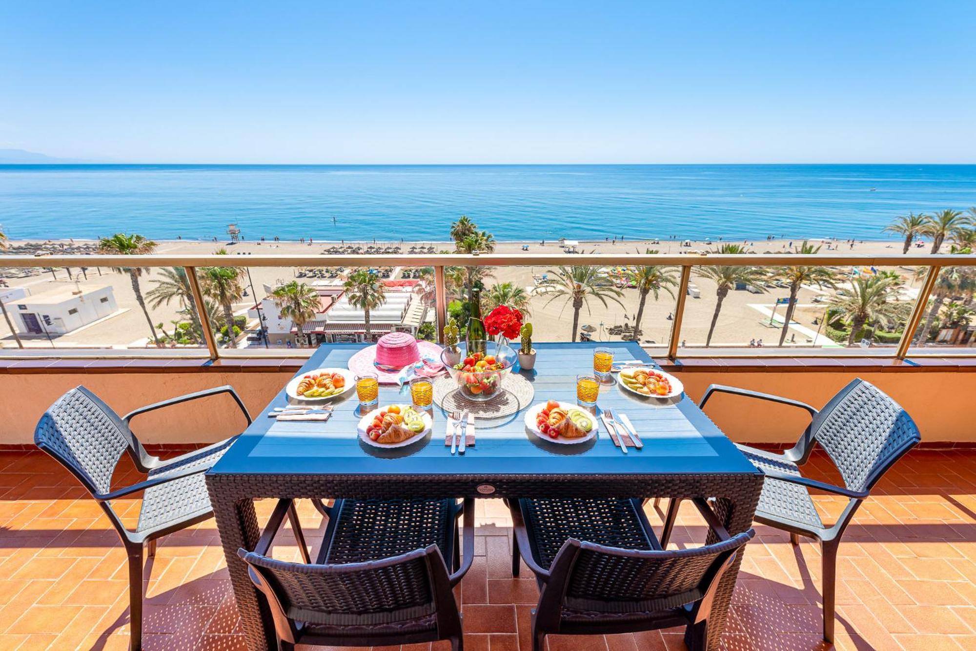 797 HOLIDAY RENTALS - Piso con espectaculares vistas en primera linea de playa photo 3