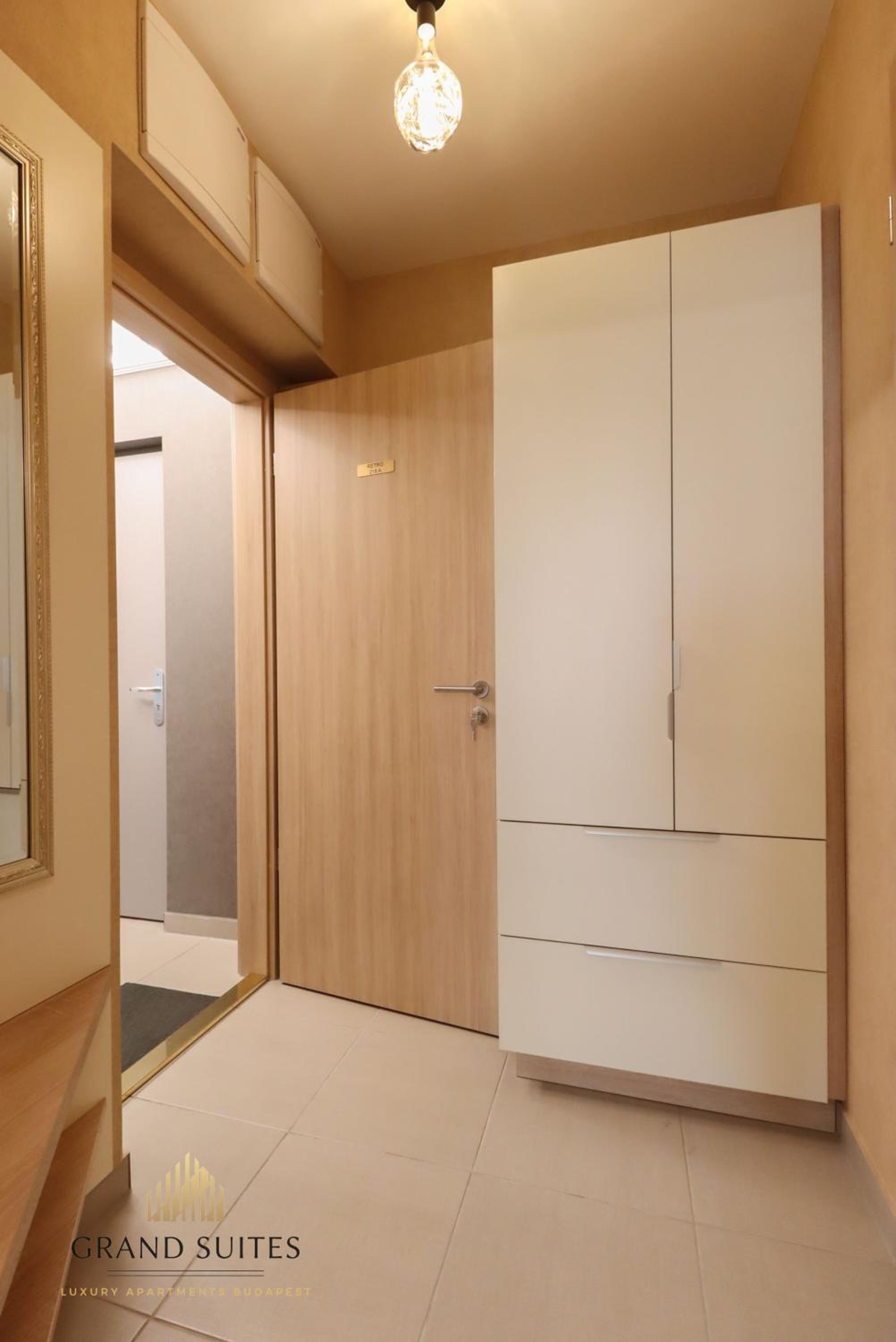 Grand Suites Central