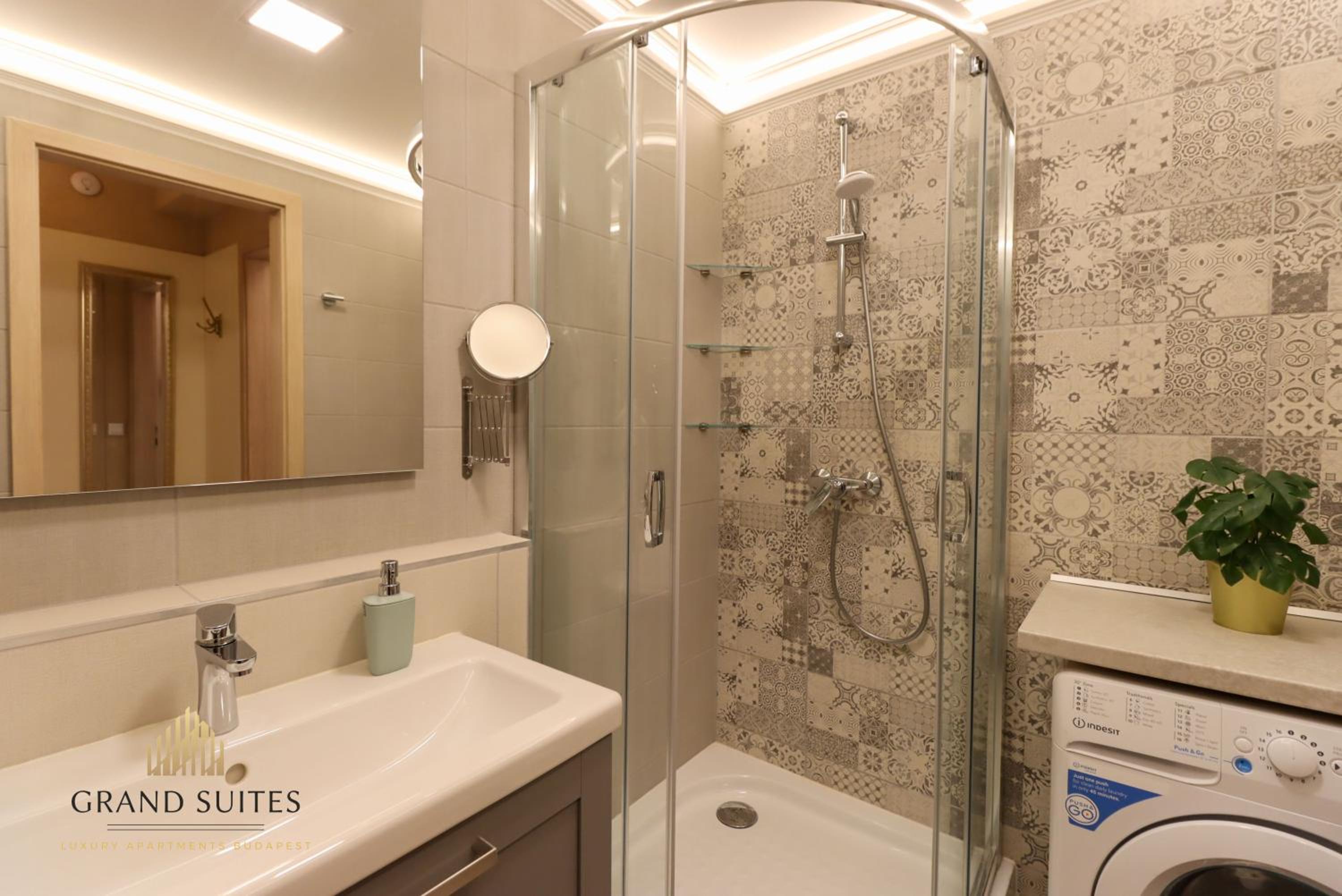 Grand Suites Central