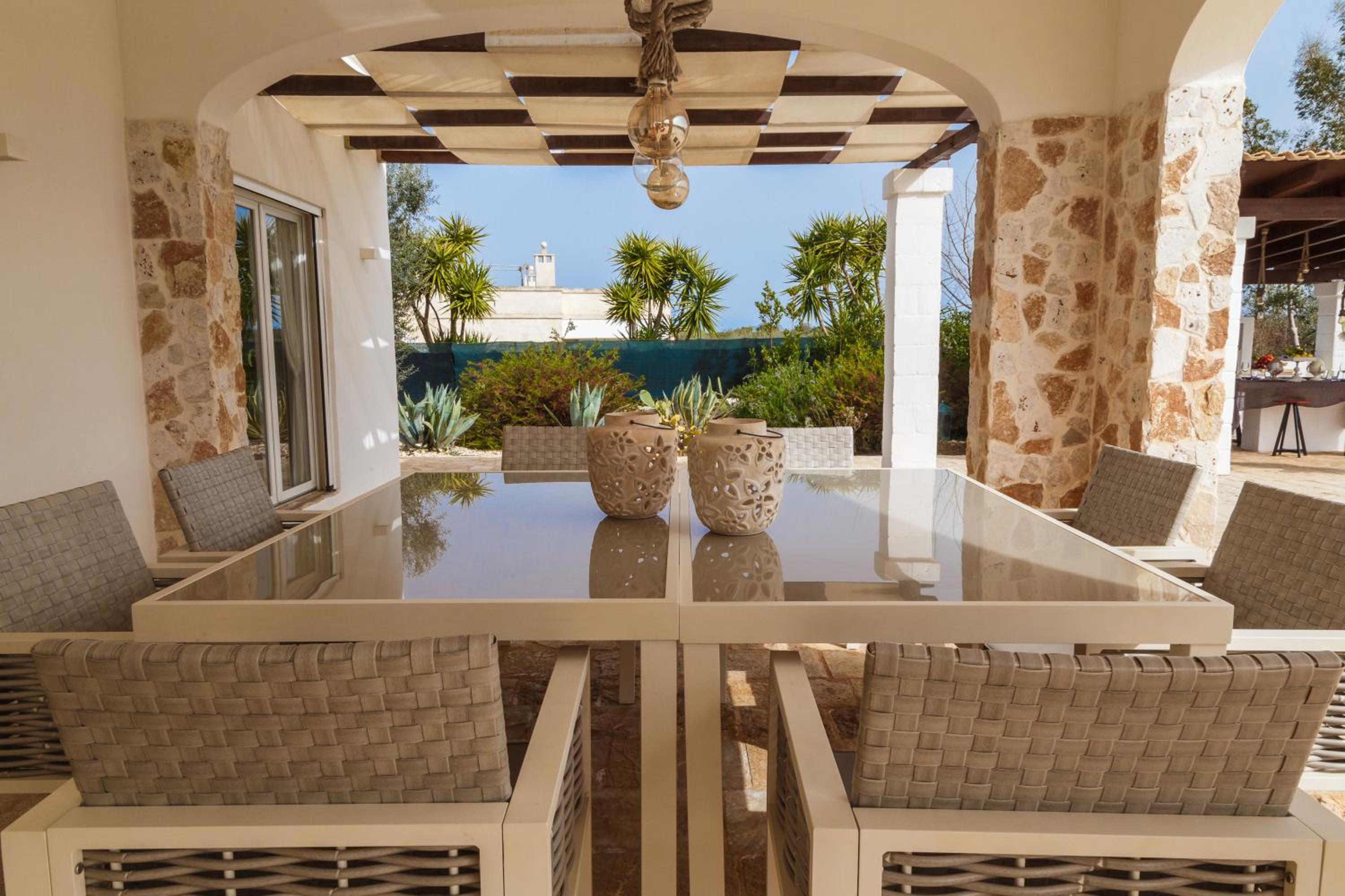 Villa Falgheri - Villa con piscina in Puglia by Itrialuxurystays view 3