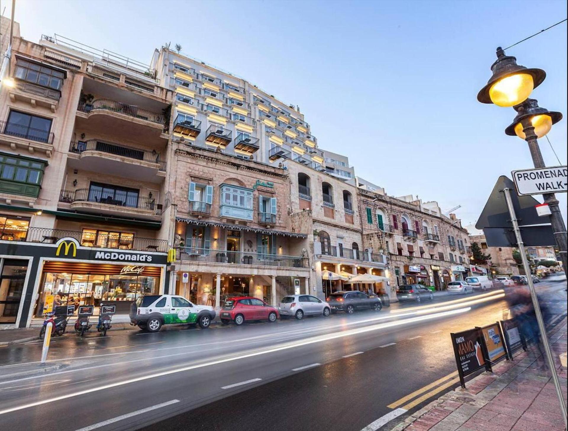 Remarkable 2-Bed Apartment in St Julians — St Julian's