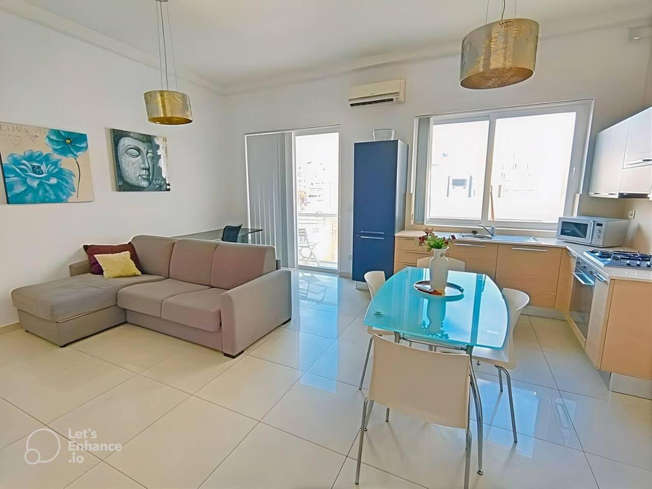 Remarkable 2-Bed Apartment in St Julians photo 3