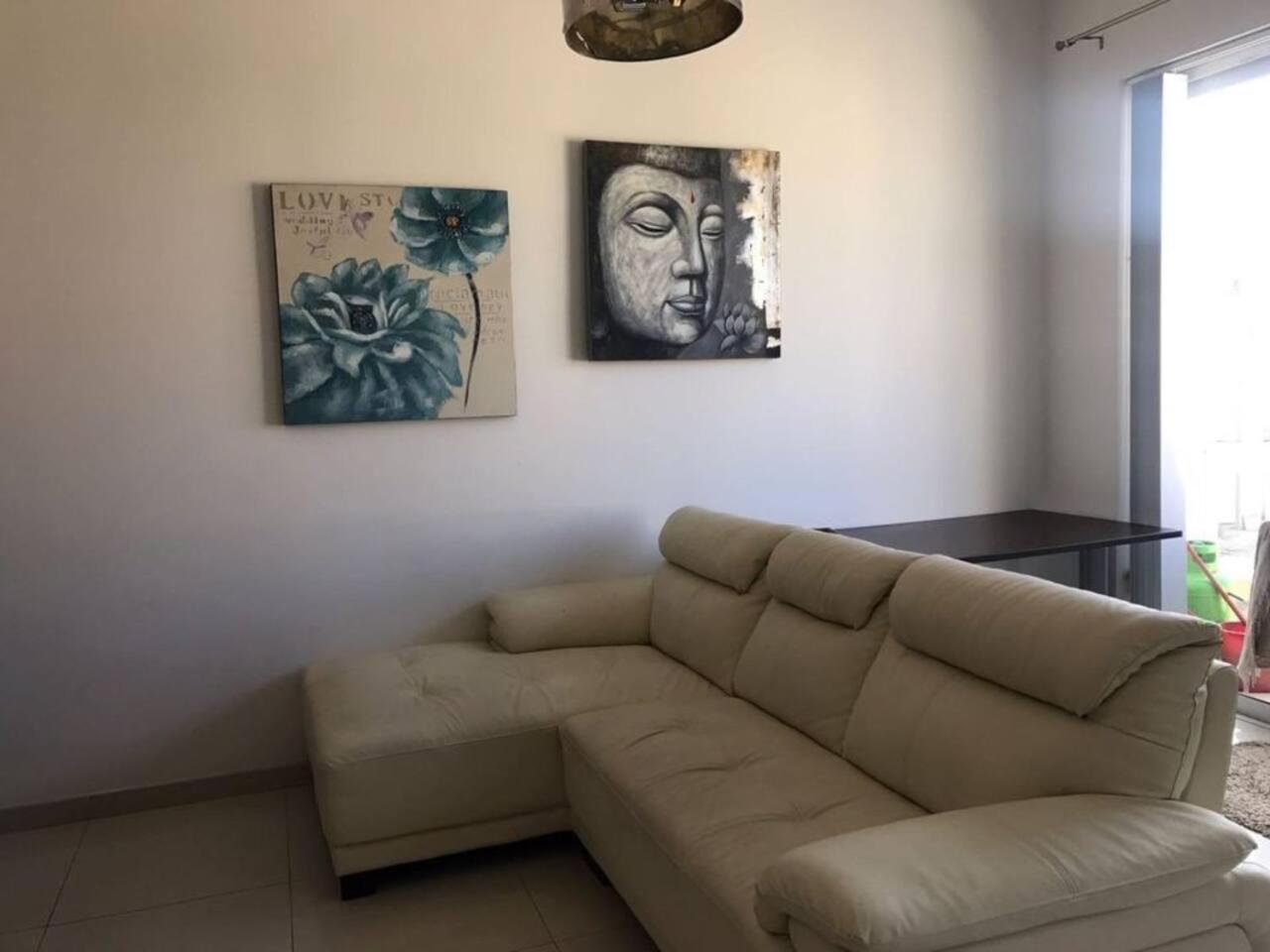 Remarkable 2-Bed Apartment in St Julians photo 5