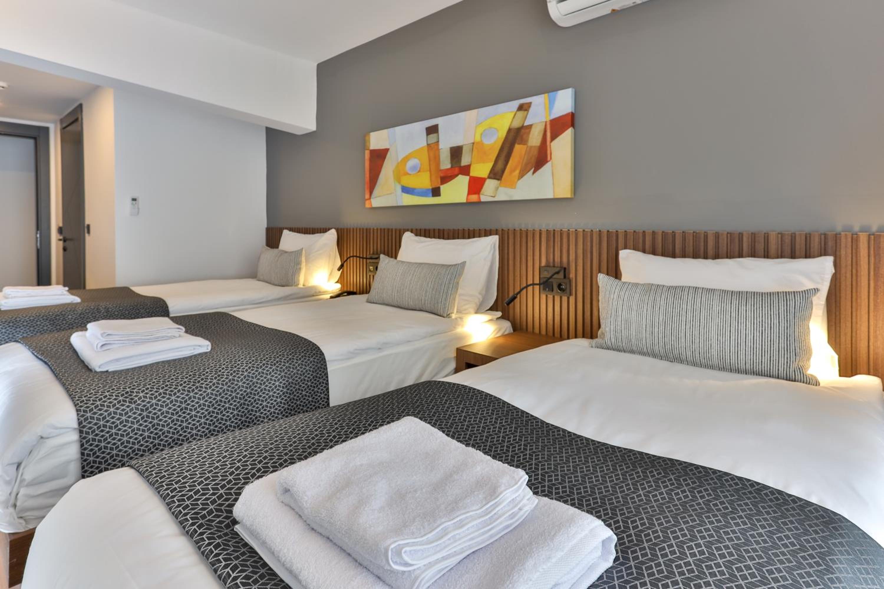 Wolf Of The City Otel - Image 49