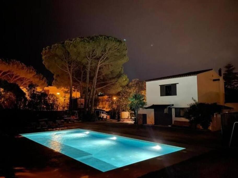 Casa exclusiva, jardín y piscina privada