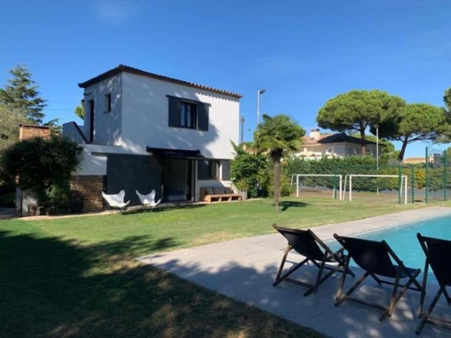 Casa exclusiva, jardín y piscina privada