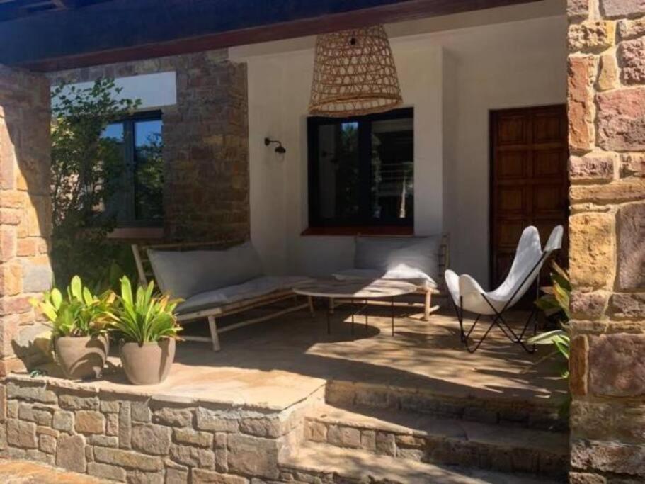Casa exclusiva, jardín y piscina privada