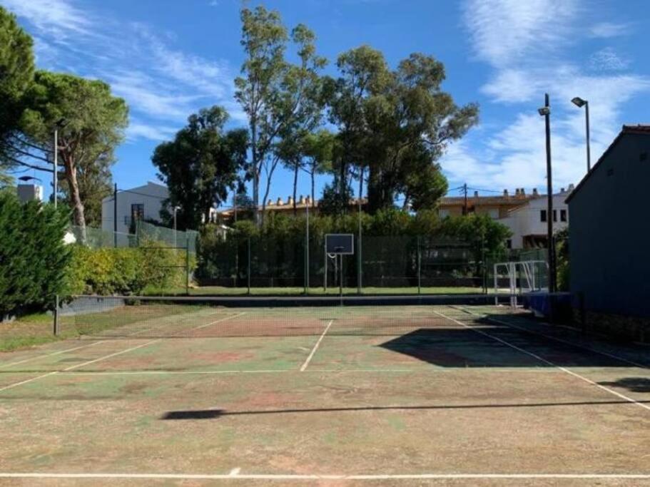 Casa exclusiva, jardín y piscina privada