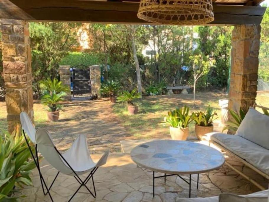 Casa exclusiva, jardín y piscina privada