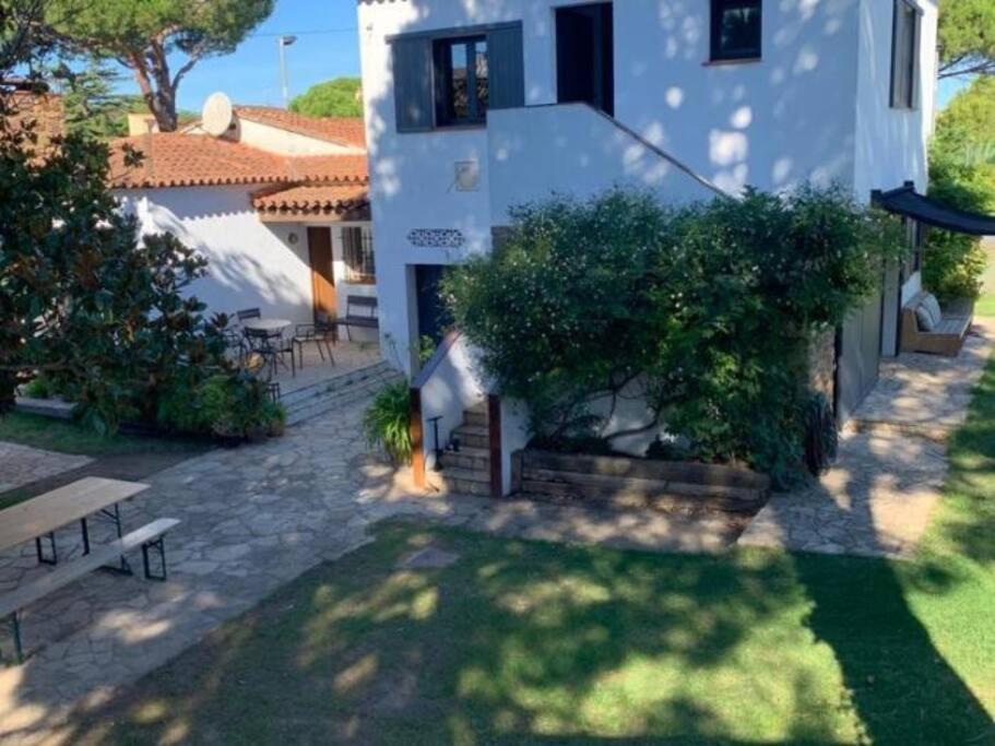 Casa exclusiva, jardín y piscina privada