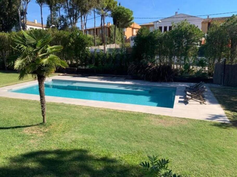 Casa exclusiva, jardín y piscina privada