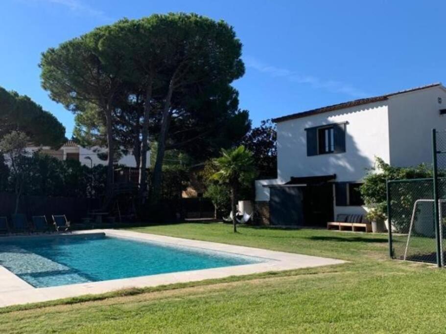 Casa exclusiva, jardín y piscina privada