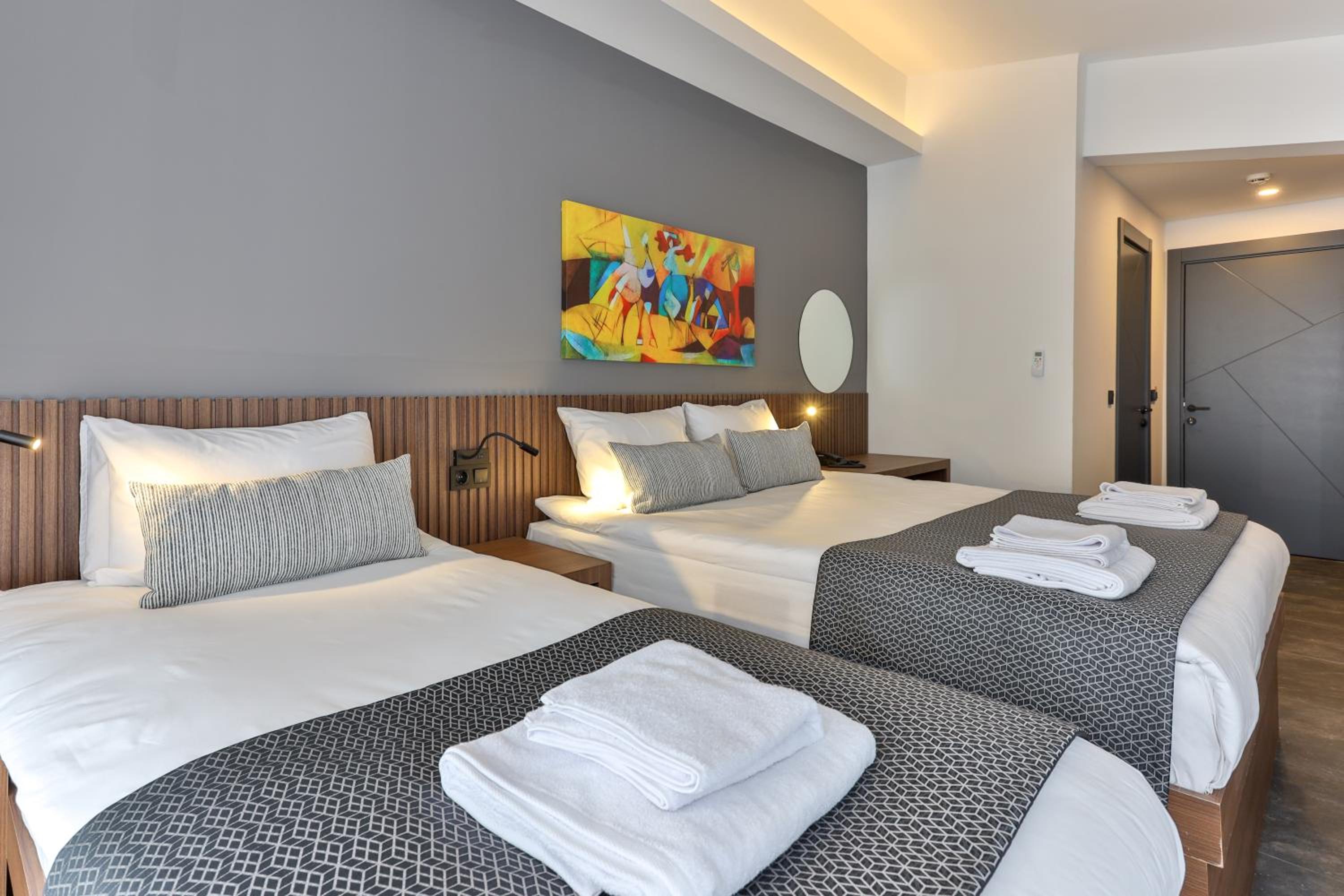 Wolf Of The City Otel - Image 42