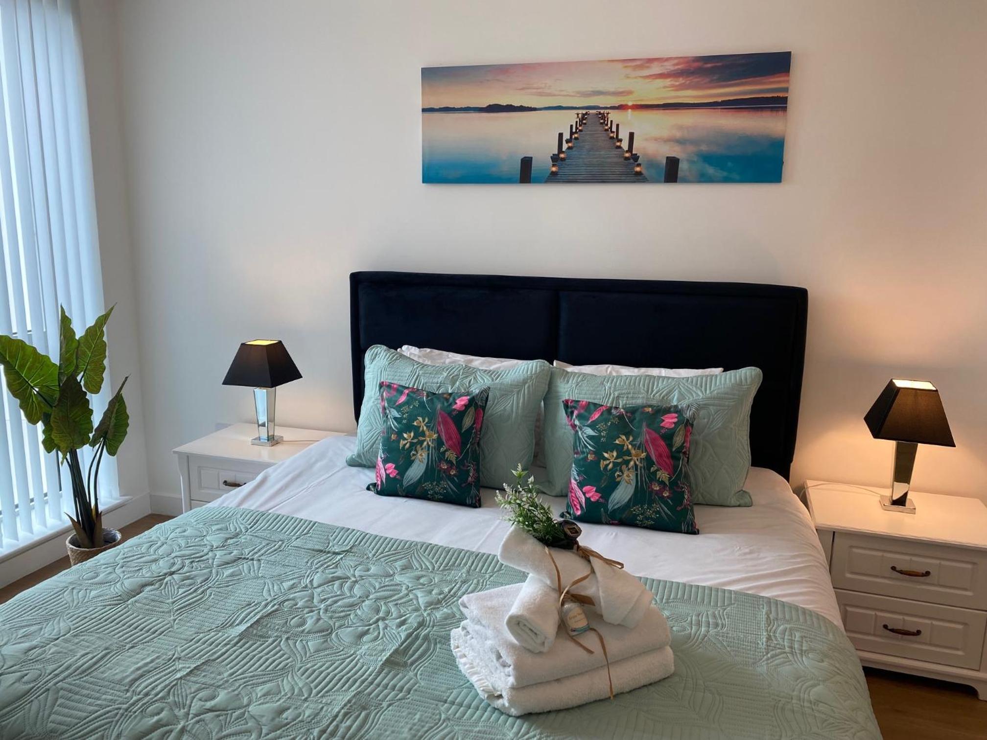 Berks Luxury Serviced Apartments , free parking, free Gym and free wifi view 4