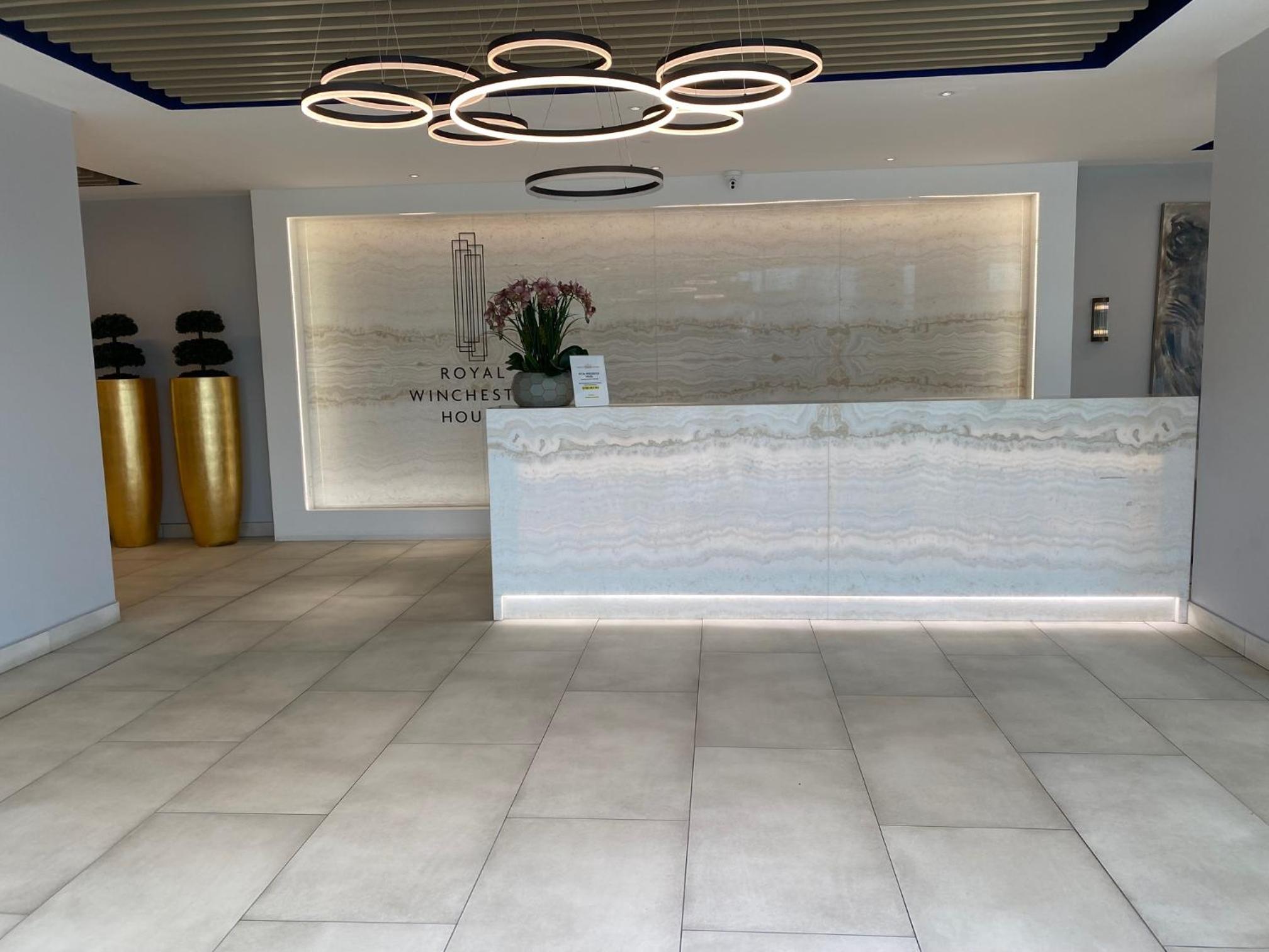 Berks Luxury Serviced Apartments , free parking, free Gym and free wifi view 5