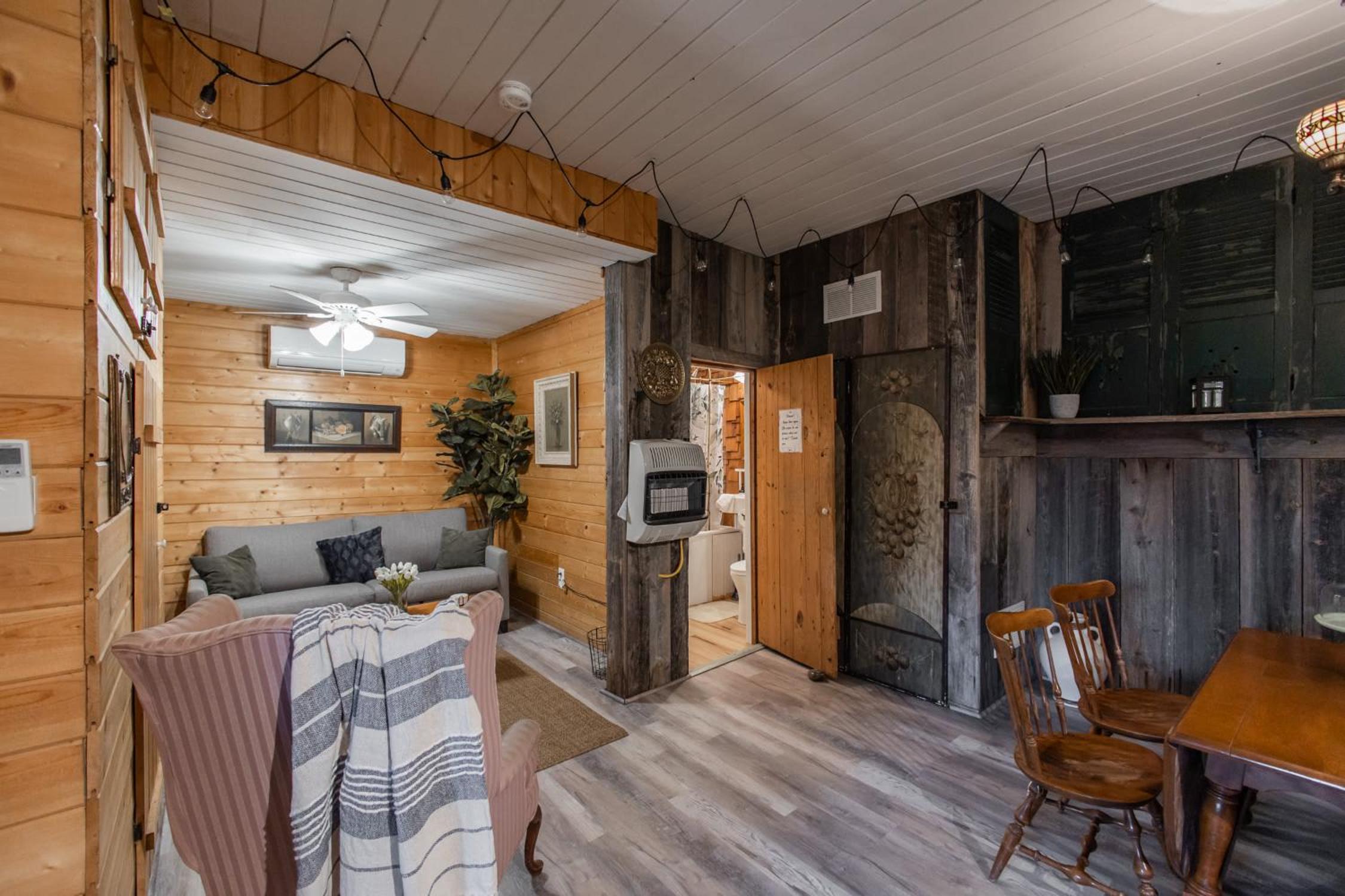 Log cabin w riverfront & hot tub view 5