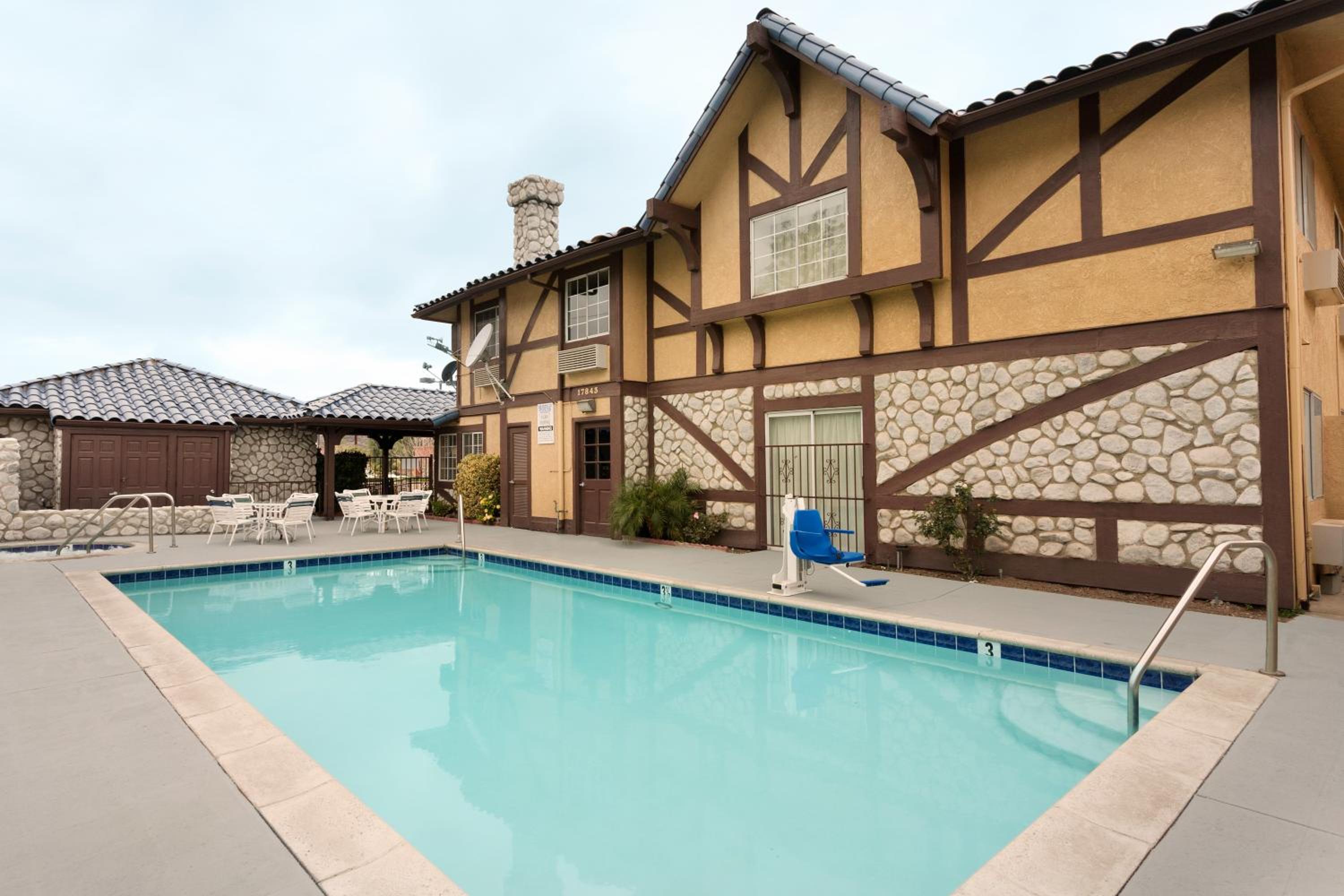 Triplodge of Santa Clarita - Property Image 8