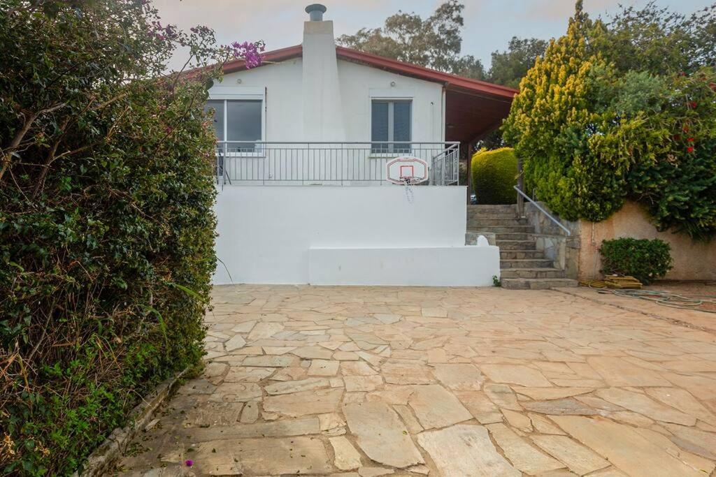 Bunny island- seaview house, private garden , Lagonisi, Attika riviera by Comfortbnb