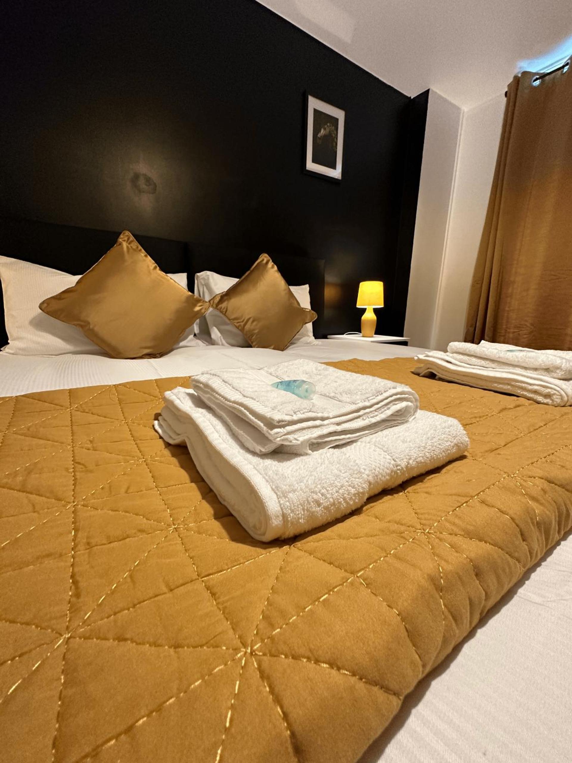 Parking - Couples - City Centre - Sleeps 4 - Birmingham view 4