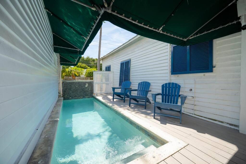BachelorPARTY HQ for 16-Feet to Duval-Pool-Hot tub view 3