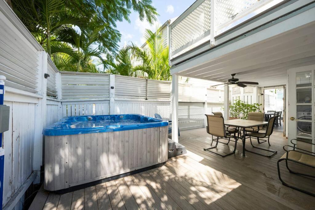 BachelorPARTY HQ for 16-Feet to Duval-Pool-Hot tub view 5
